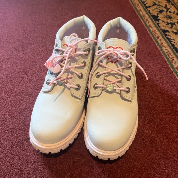 Timberland Women's Cream Boots with Pink Laces - Picture 2 of 12